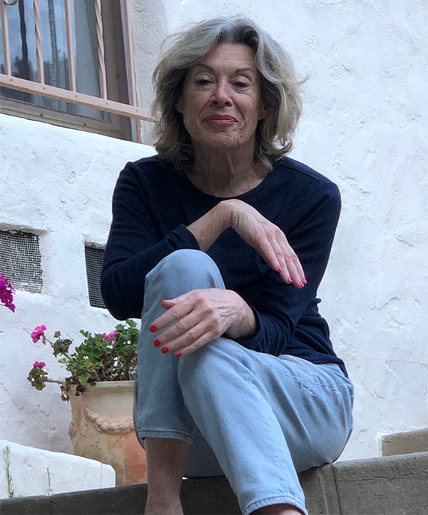 photo of Elaine Kagan at her home in Los Angeles